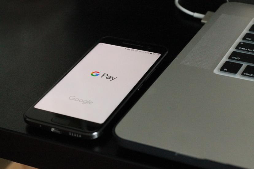 Прием платежей через Apple Pay и Google Pay теперь доступен в Serverspace. Фото: Unsplash
