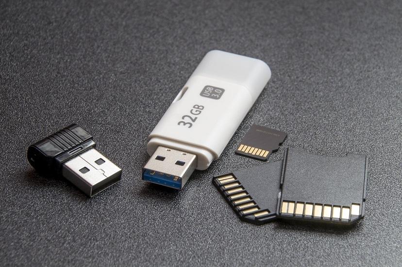 ФБР предупреждает о хакерах, рассылающих вредоносные USB-накопители предприятиям